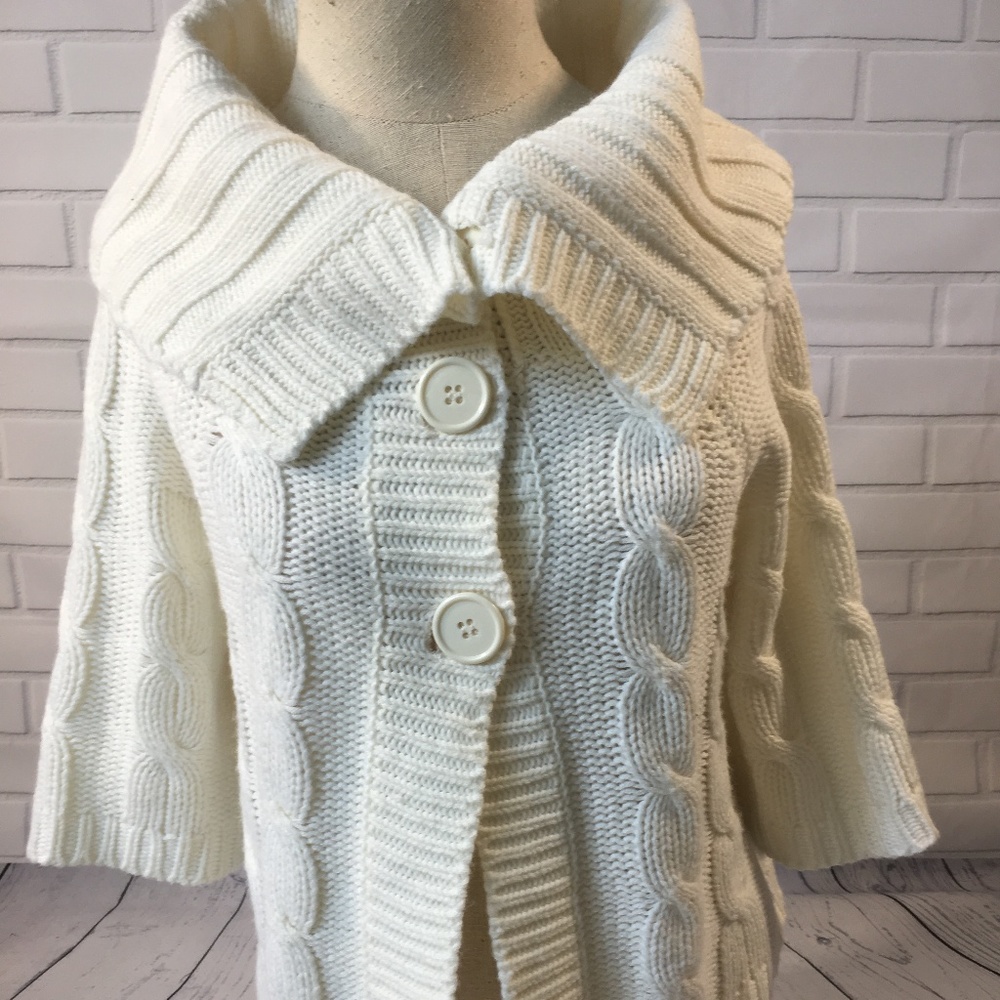 🔥4/$20🔥Tiara Cream Cable Knit Sweater - Picture 1 of 6